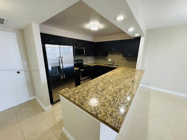 2500 Parkview Dr, Unit 307, Hallandale Beach, FL 33009