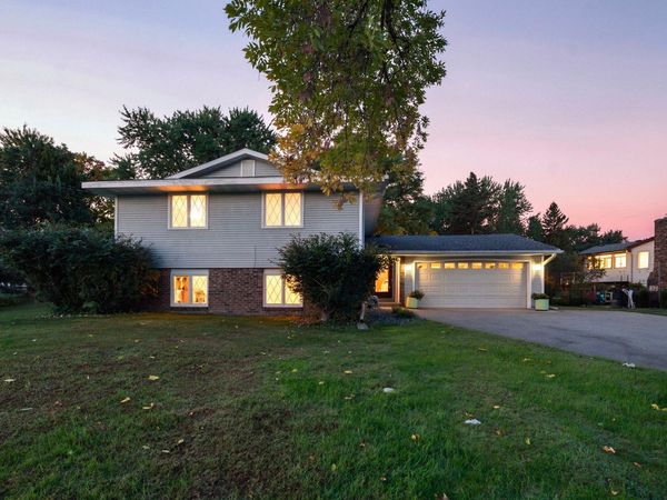 8989 Lake Jane Trail N, Lake Elmo, MN 55042