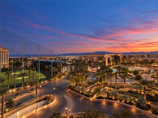 135 E HARMON Avenue, Unit 716, Las Vegas, NV 89109
