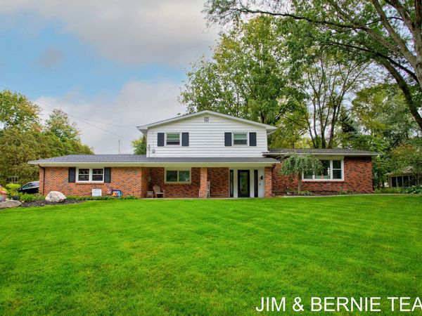 500 Greenbrier Drive SE, Grand Rapids, MI 49546