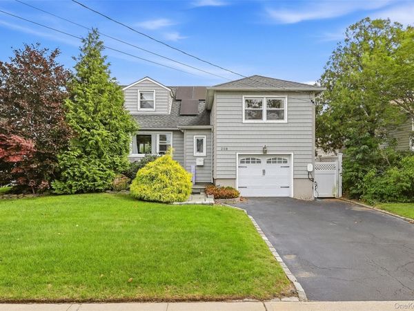 208 Island Parkway W, Island Park, NY 11558