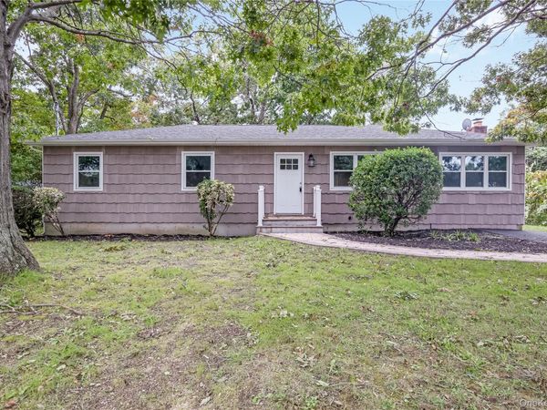 1182 E 3rd Avenue , Bay Shore, NY 11706