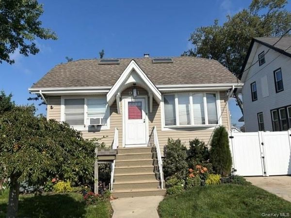 931 Hayes Street , Baldwin, NY 11510