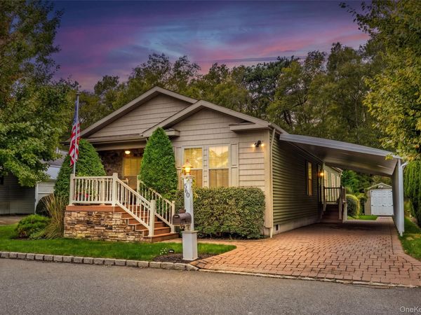 1661 Old Country Road , Unit 560, Riverhead, NY 11901