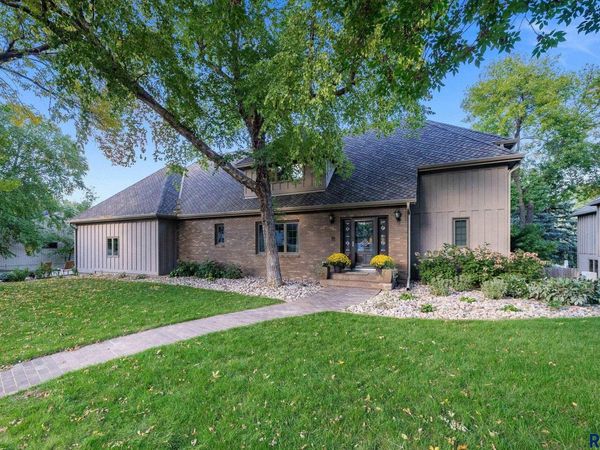 600 E Plum Creek Rd, Sioux Falls, SD 57105