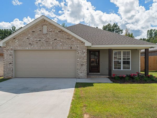 12 Jackson Square Dr., Hattiesburg, MS 39402