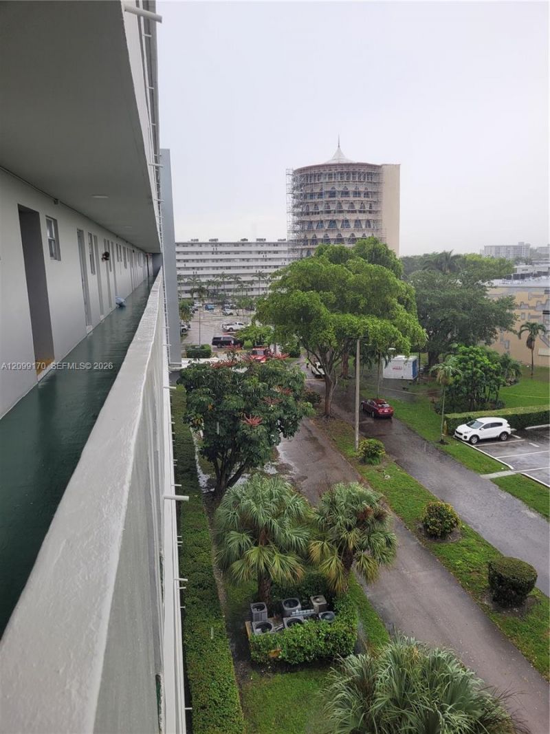 1770 NE 191st St , Unit 615-1, Miami, FL 33179 Photo