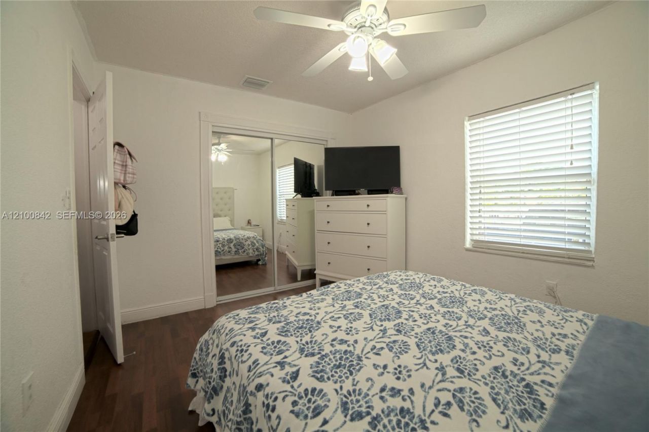 568 E 15th St, Hialeah, FL 33010 Photo