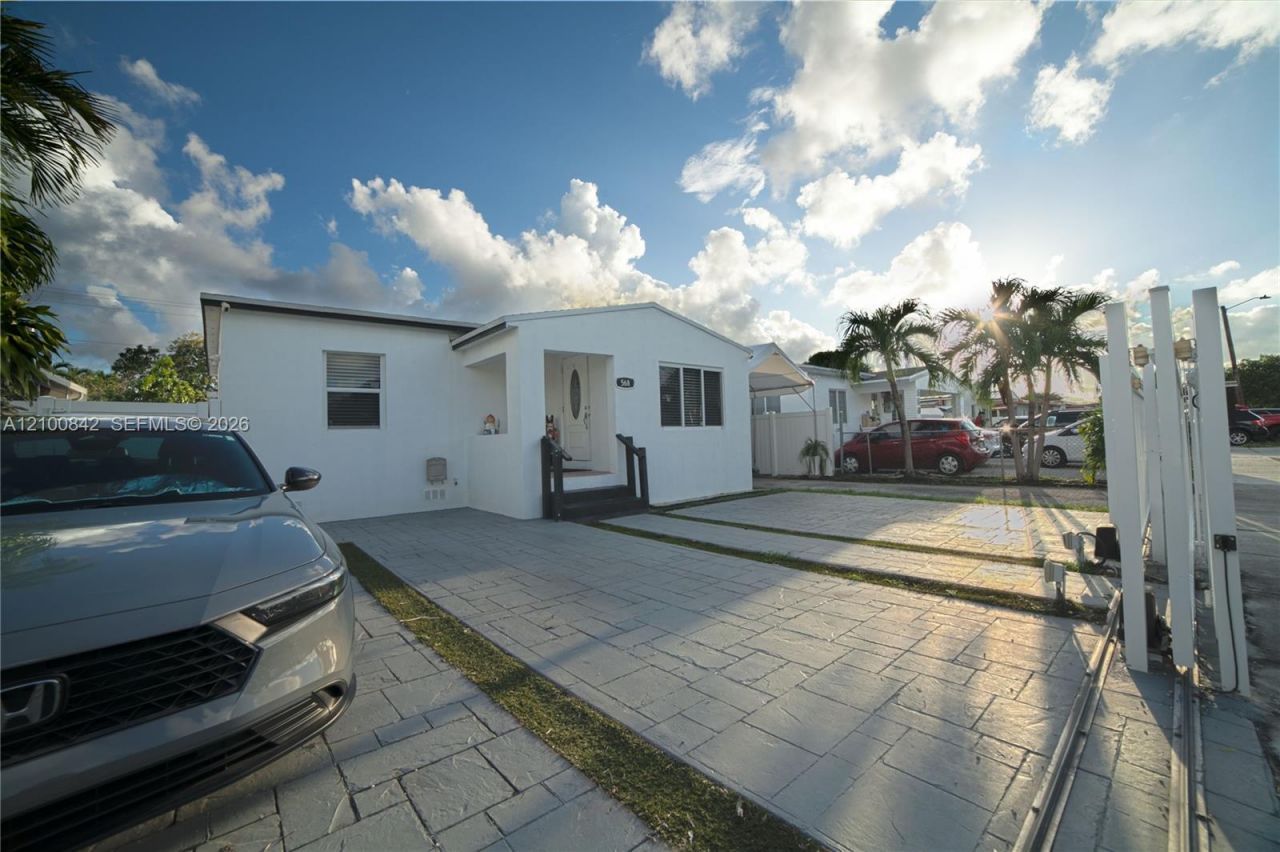 568 E 15th St, Hialeah, FL 33010 Photo