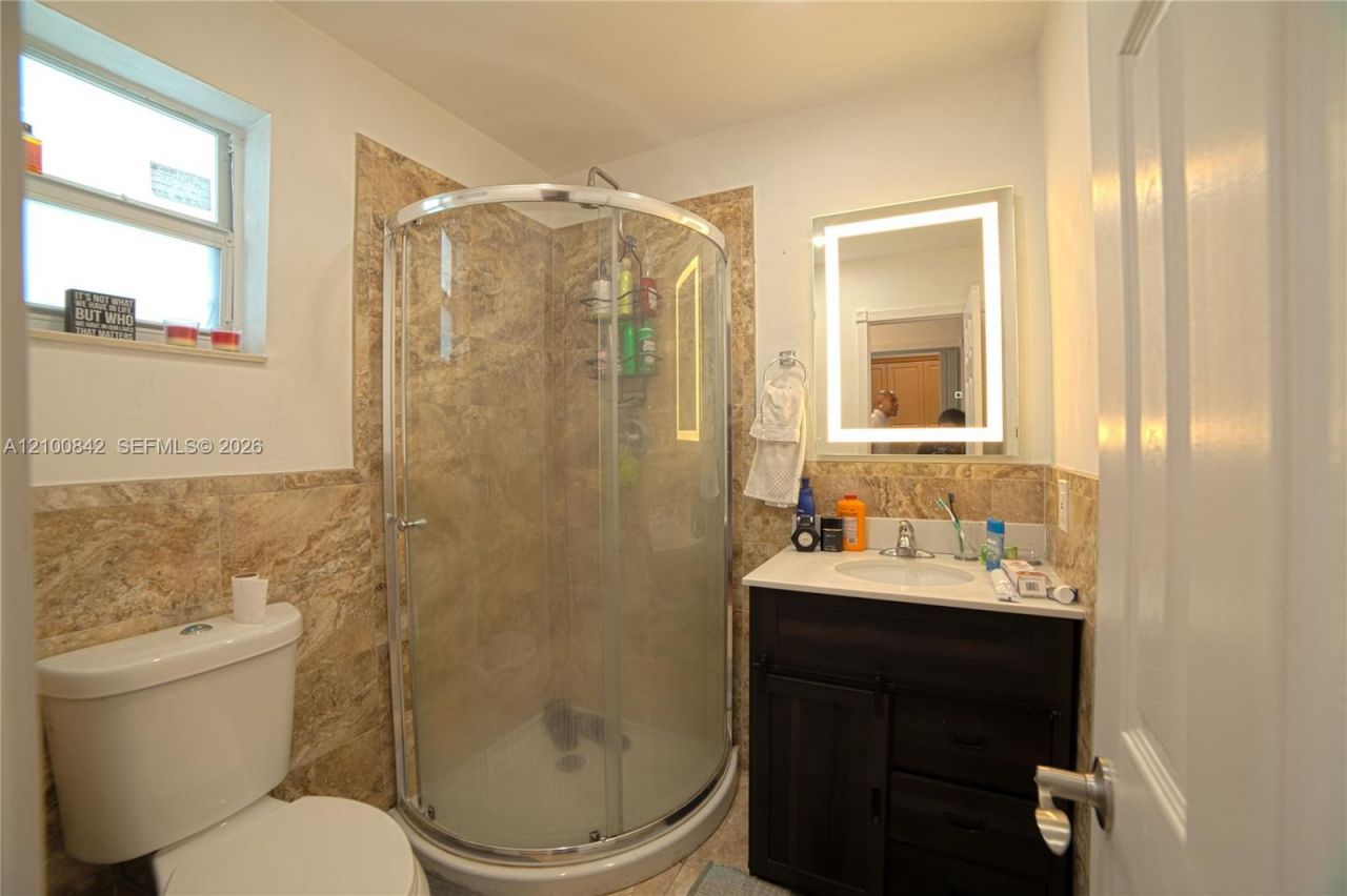 568 E 15th St, Hialeah, FL 33010 Photo