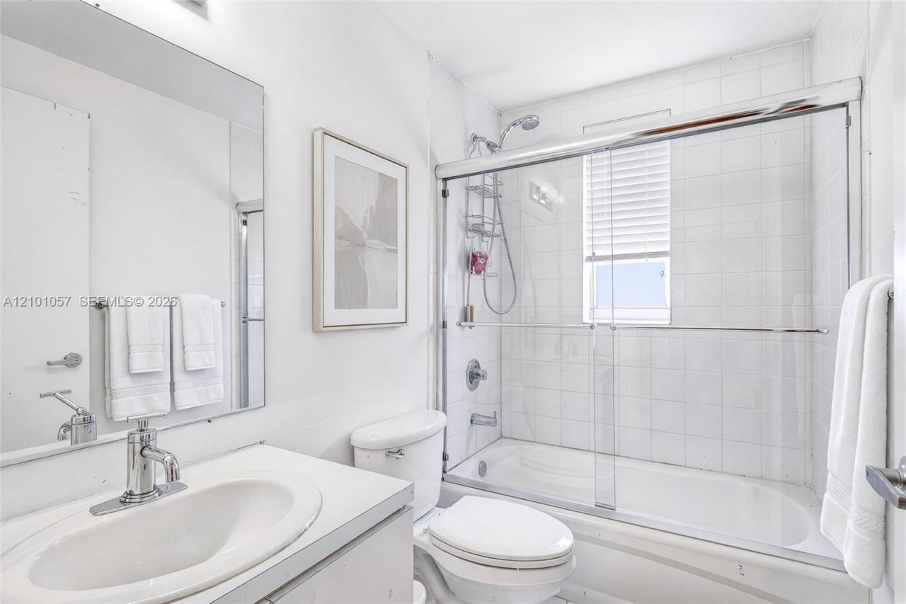 1542 Drexel Ave, Unit 301, Miami Beach, FL 33139 Photo