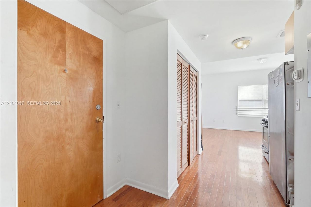 1542 Drexel Ave, Unit 301, Miami Beach, FL 33139 Photo