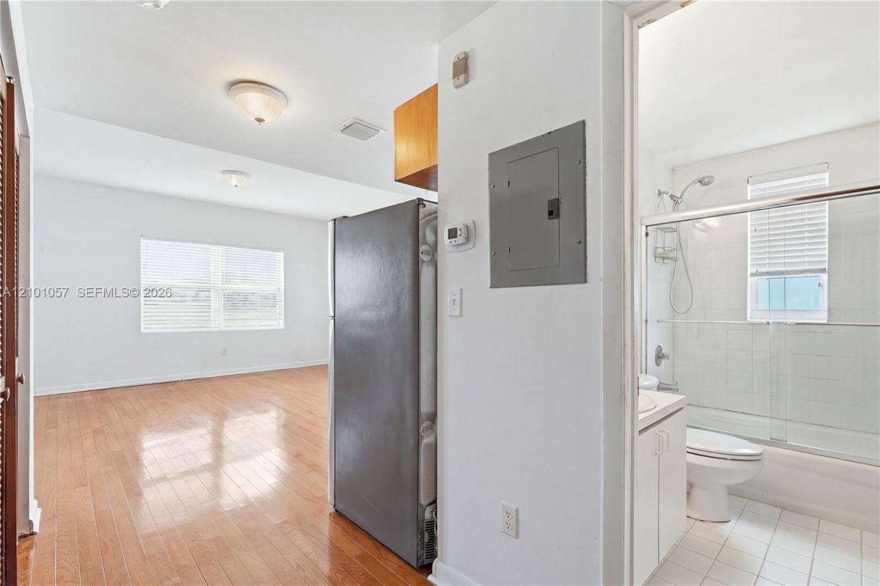 1542 Drexel Ave, Unit 301, Miami Beach, FL 33139 Photo
