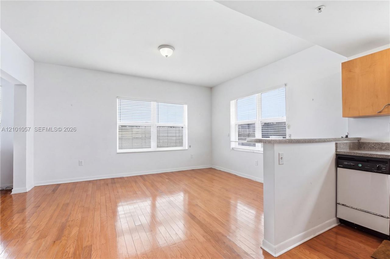 1542 Drexel Ave, Unit 301, Miami Beach, FL 33139 Photo
