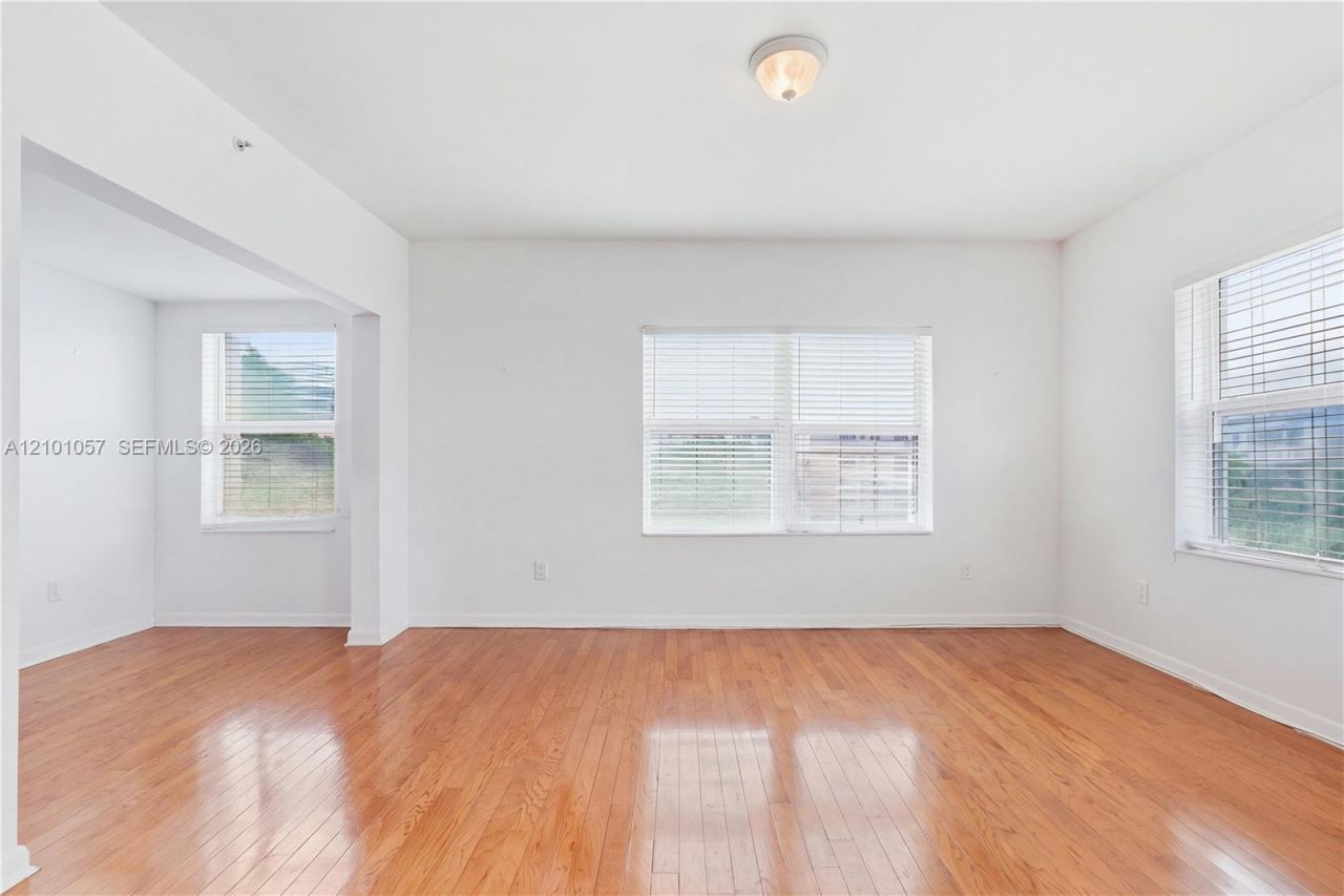 1542 Drexel Ave, Unit 301, Miami Beach, FL 33139 Photo