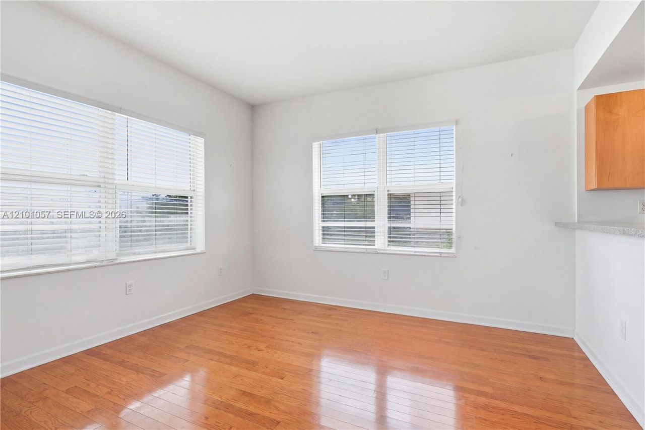 1542 Drexel Ave, Unit 301, Miami Beach, FL 33139 Photo