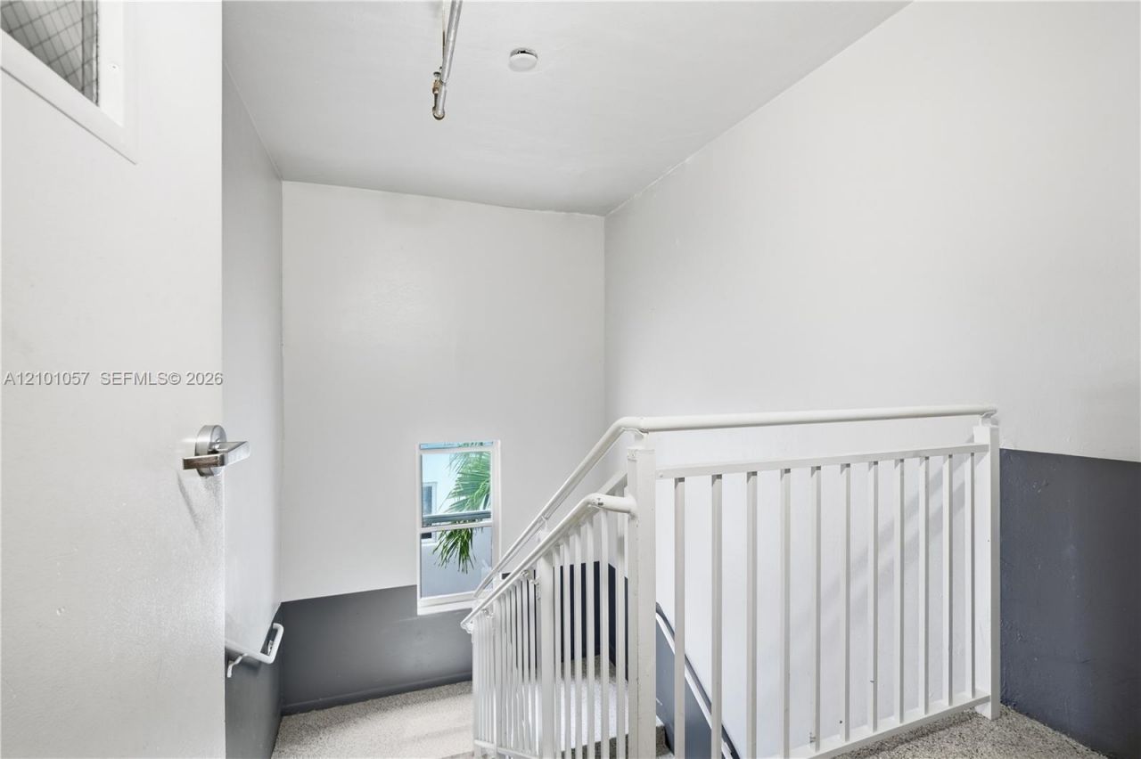 1542 Drexel Ave, Unit 301, Miami Beach, FL 33139 Photo
