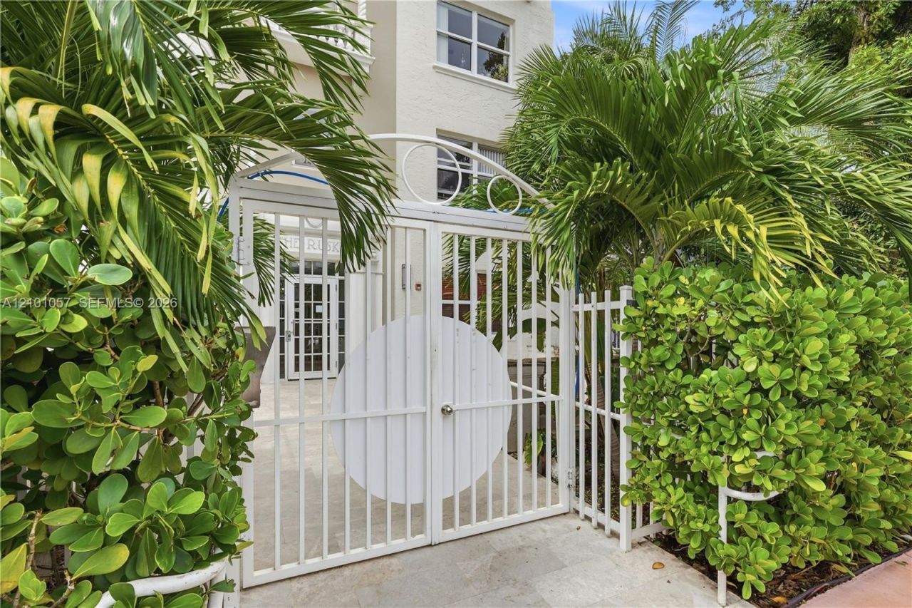 1542 Drexel Ave, Unit 301, Miami Beach, FL 33139 Photo