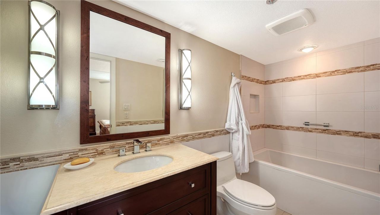 99 Sunset Drive, Unit 401, Sarasota, FL 34236 Photo