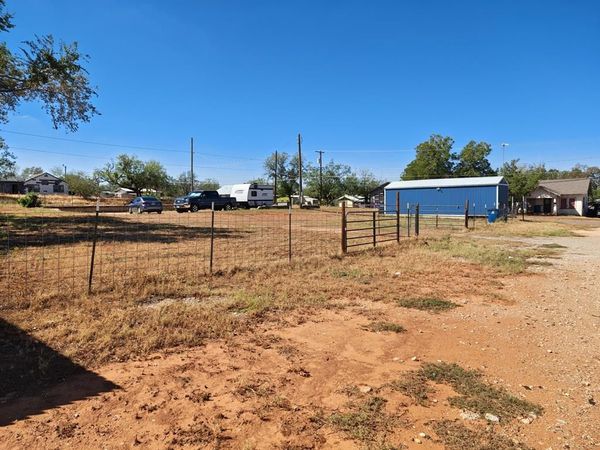 111 W Arkansas Avenue, Sweetwater, TX 79556