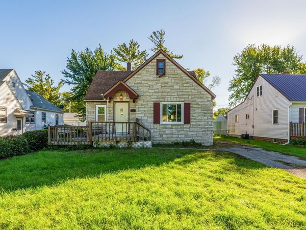 2858 Isabella St, Sioux City, IA 51103