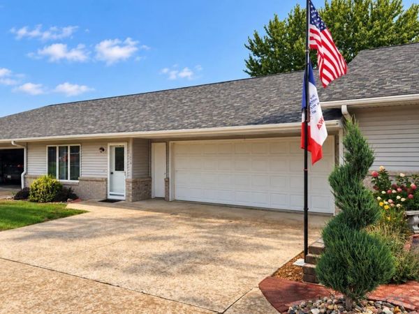1513 Division St., Hull, IA 51239