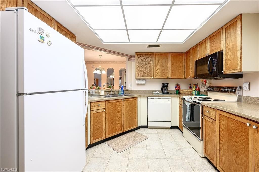 586 Beachwalk Cir , Unit O206, Naples, FL 34108 Photo
