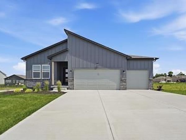 1516 SW 8th Terrace, Oak Grove, MO 64075