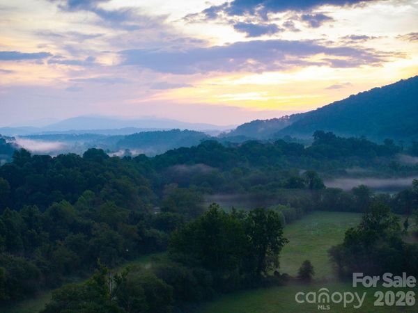 185 McKinney Road , Etowah, NC 28729