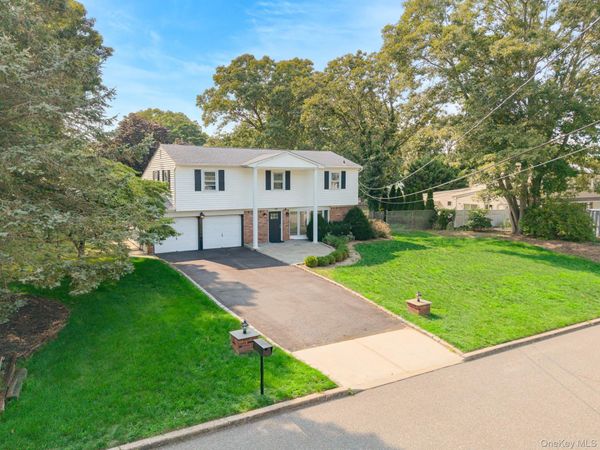 70 Woodview Lane , Centereach, NY 11720
