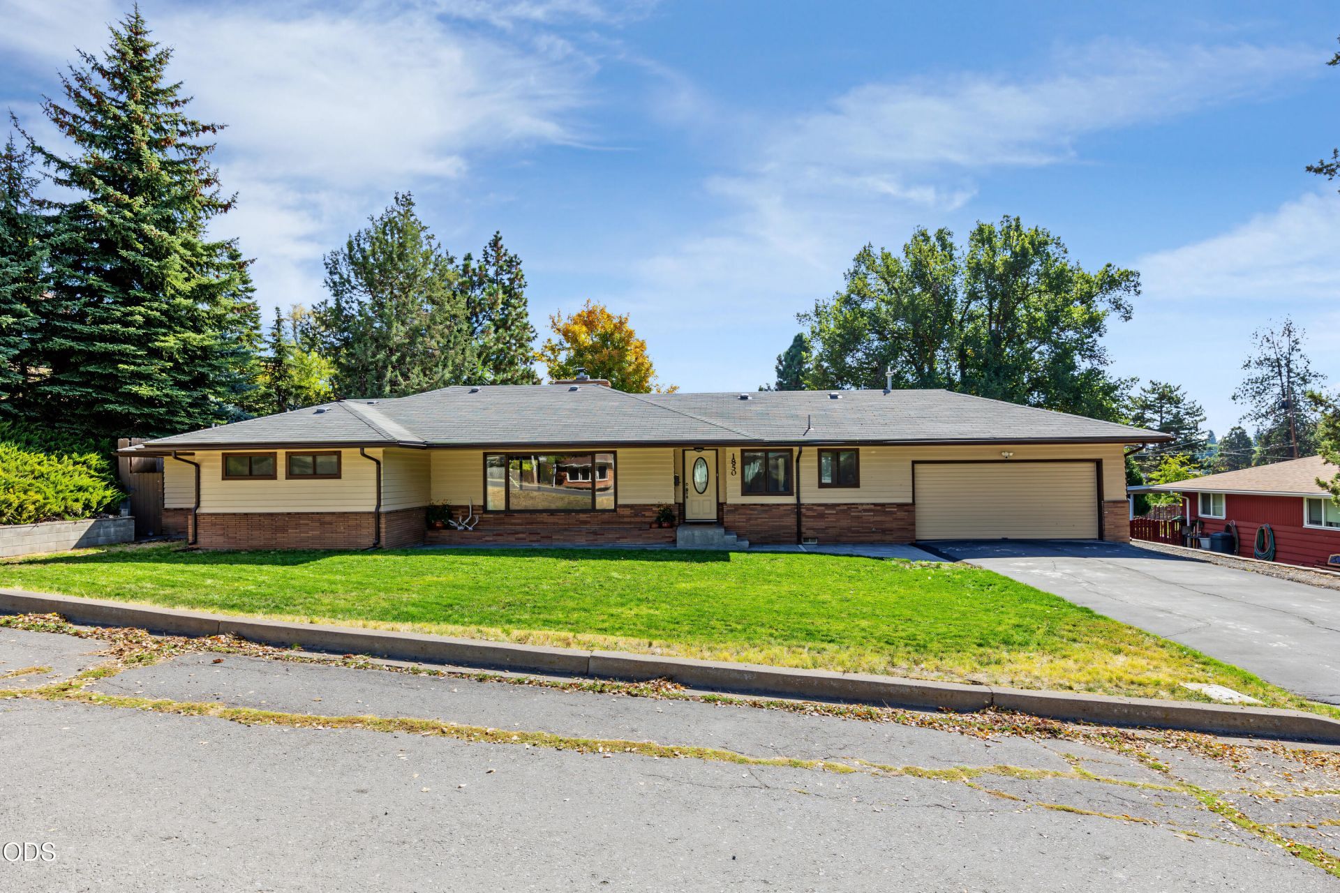 1850 Lawrence Street, Klamath Falls, OR 97601 Main Photo
