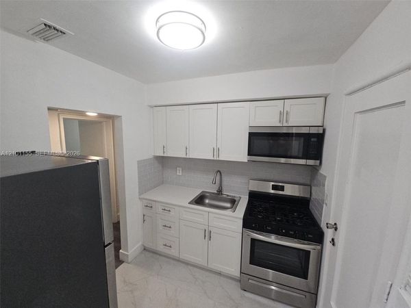 7435 Byron Ave , Unit 04, Miami Beach, FL 33141