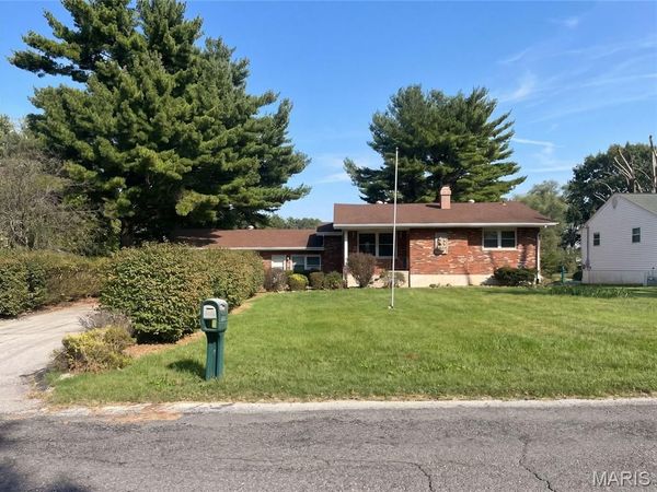 8 Monticello Place , Fairview Heights, IL 62208