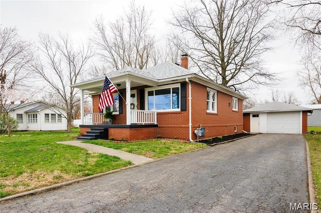 207 Olive , Brighton, IL 62012 Main Photo