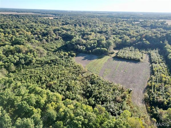 1 Landmark Road, IUKA, IL 62849