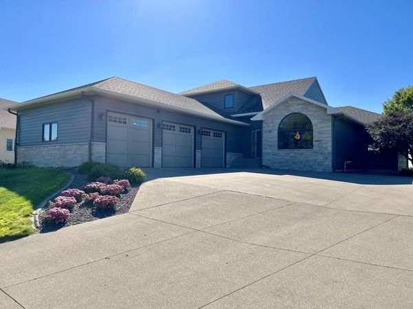 309 Country Drive, Pierre, SD 57501