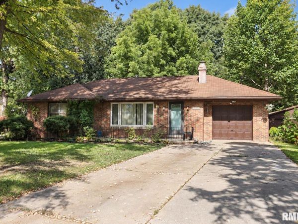 725 W NORTH Lane, Peoria, IL 61615
