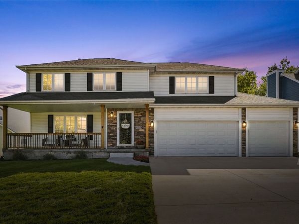 9804 Laguna Drive, Johnston, IA 50131