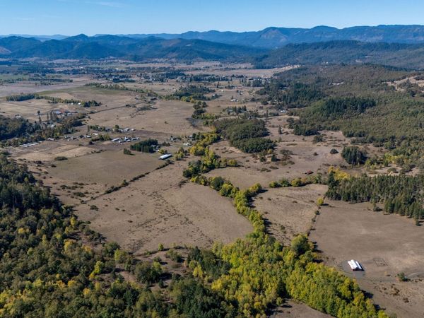5961 Lookingglass Road, Roseburg, OR 97471