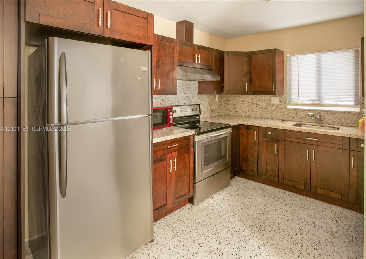 8846 SW 25th St , Unit 8846, Miami, FL 33165 Photo