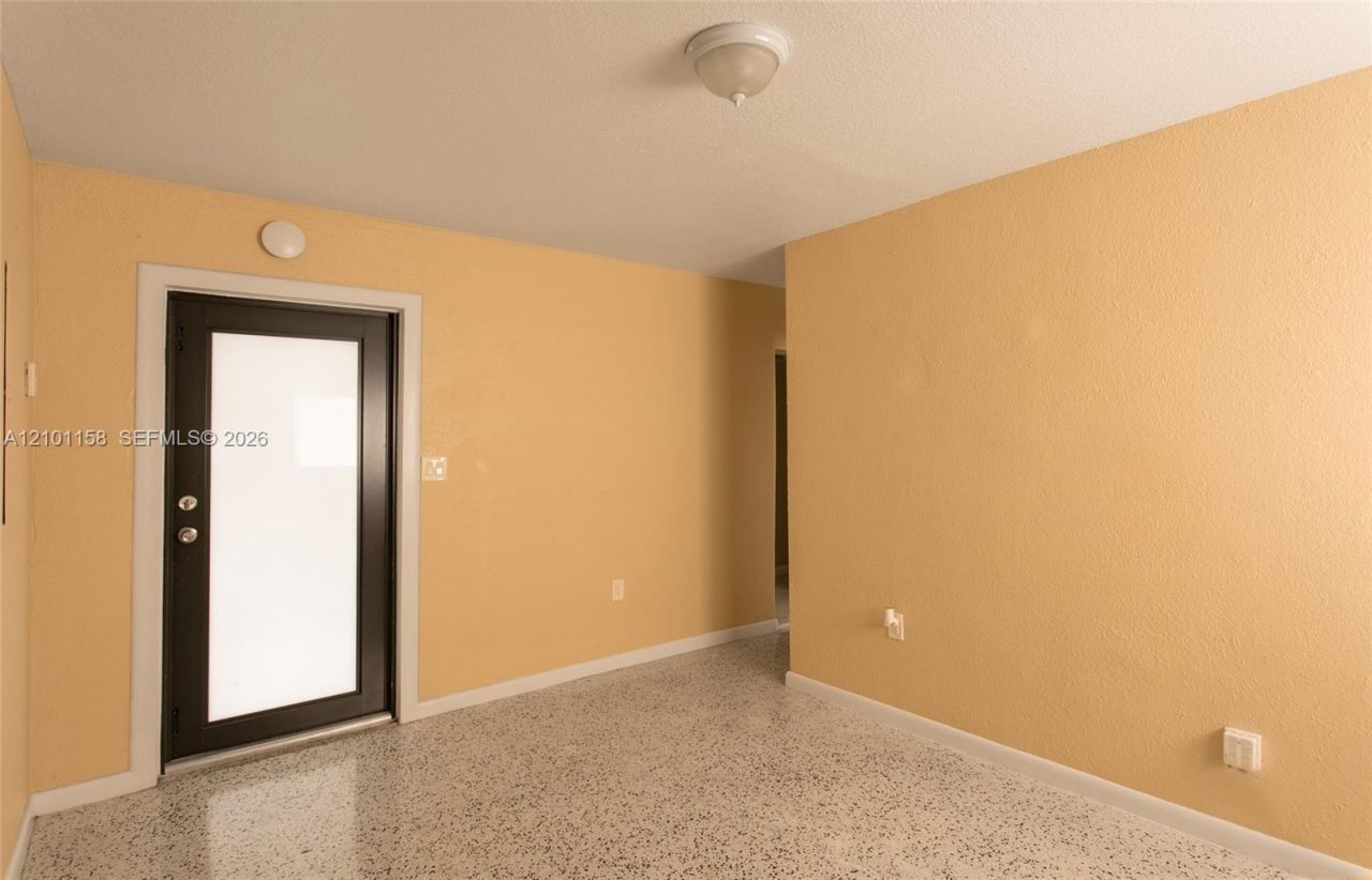 8846 SW 25th St , Unit 8846, Miami, FL 33165 Photo