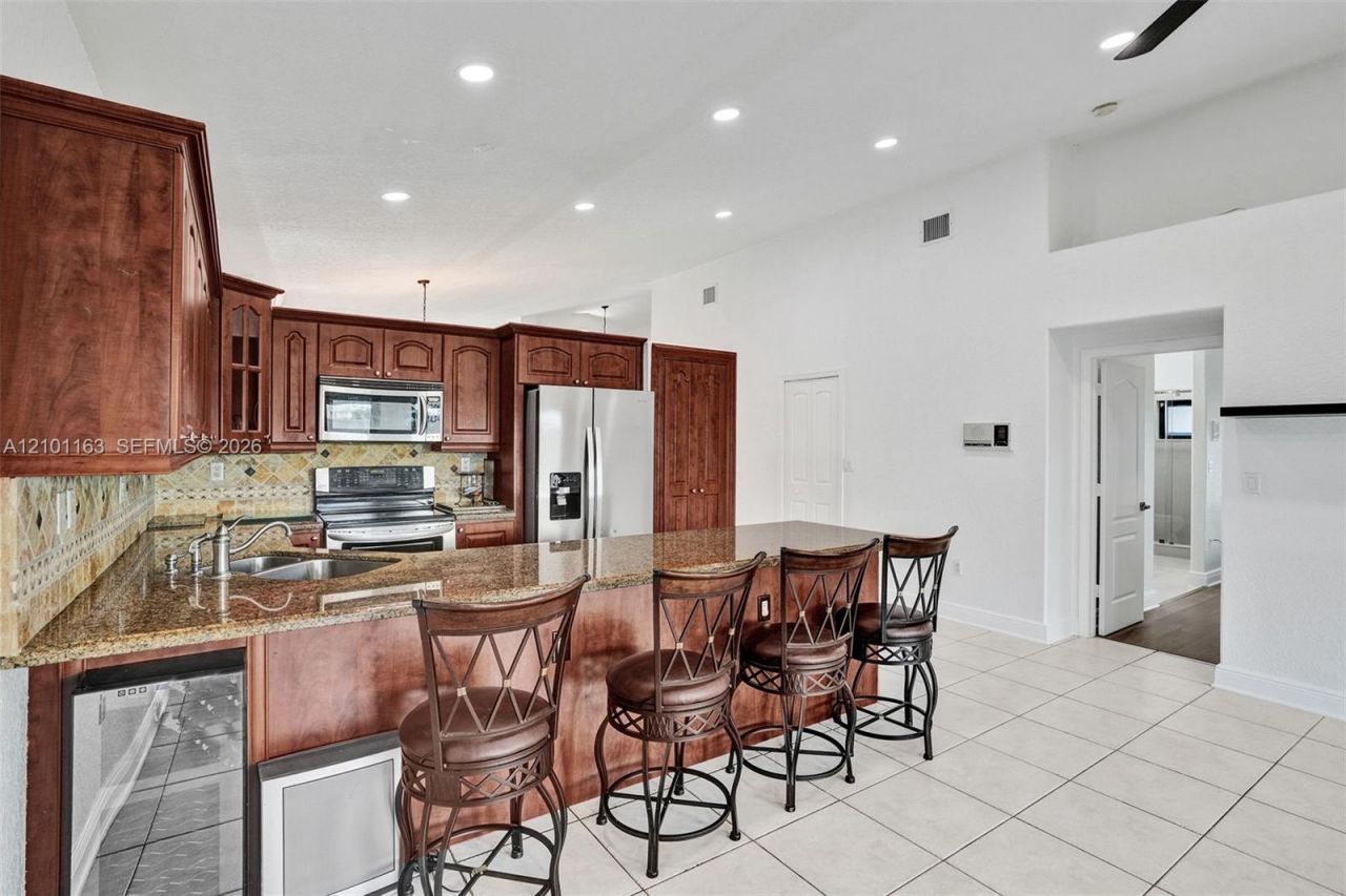 8741 NW 141st Ter , Miami Lakes, FL 33018 Photo