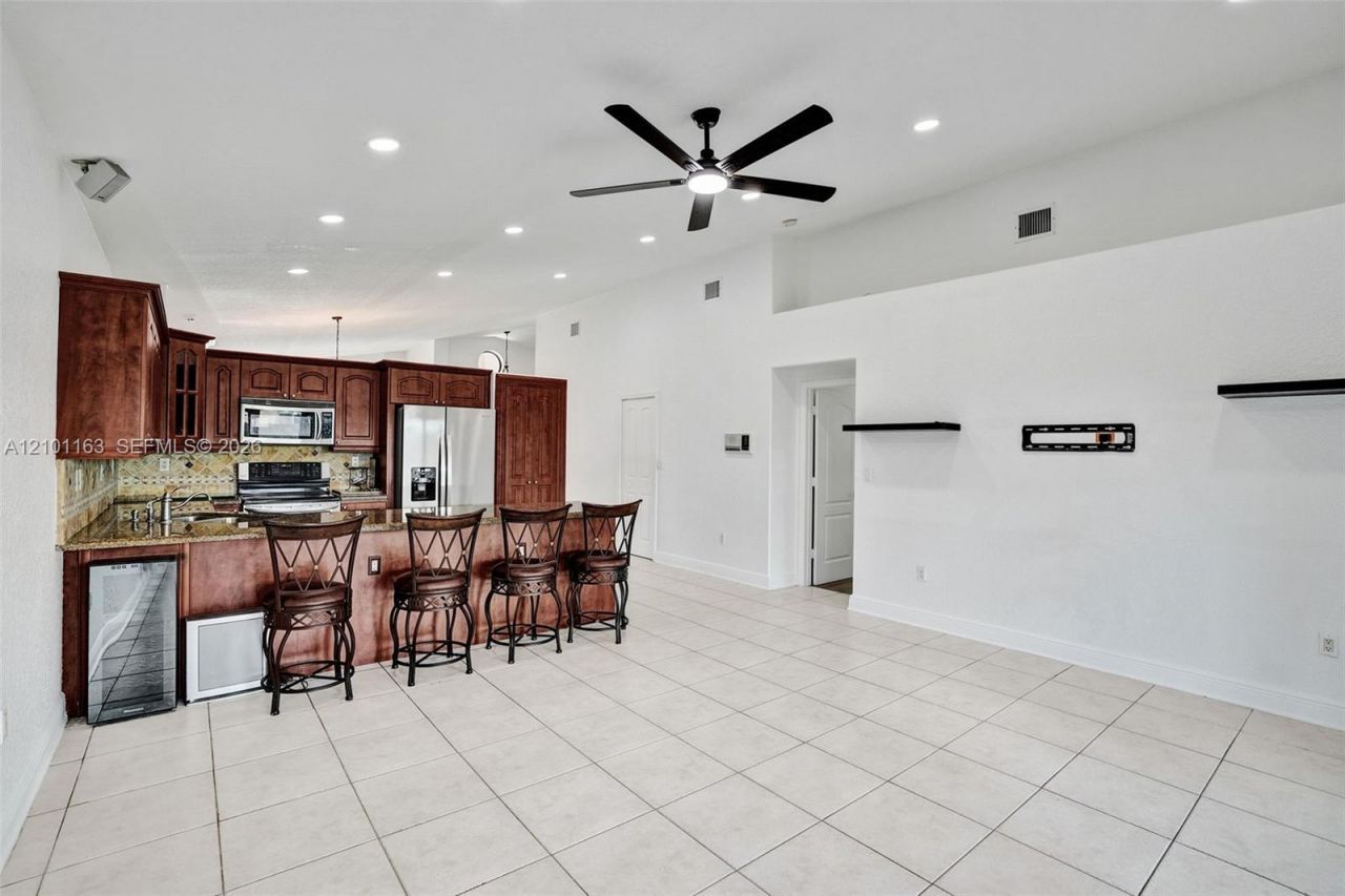 8741 NW 141st Ter , Miami Lakes, FL 33018 Photo