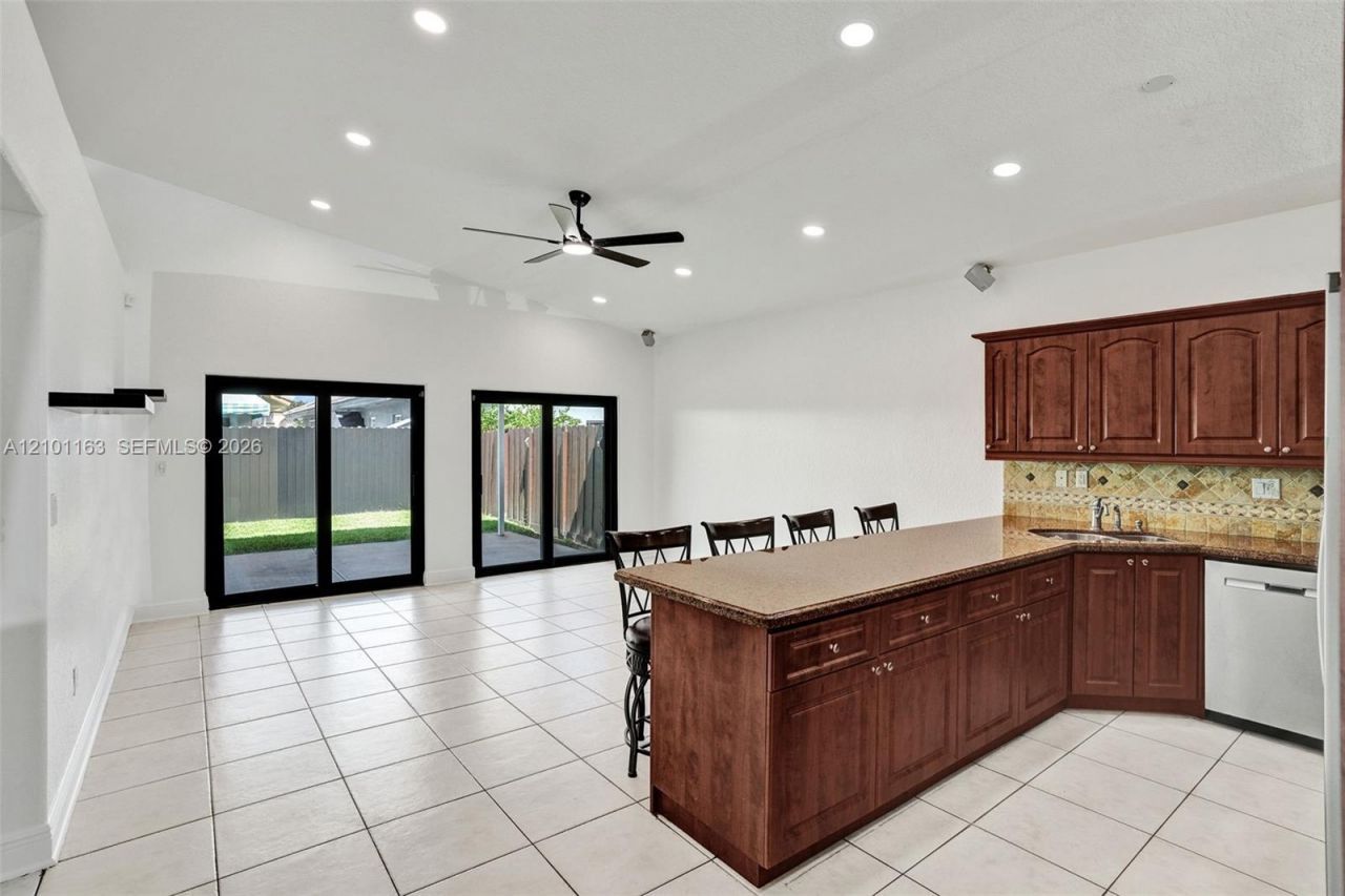 8741 NW 141st Ter , Miami Lakes, FL 33018 Photo