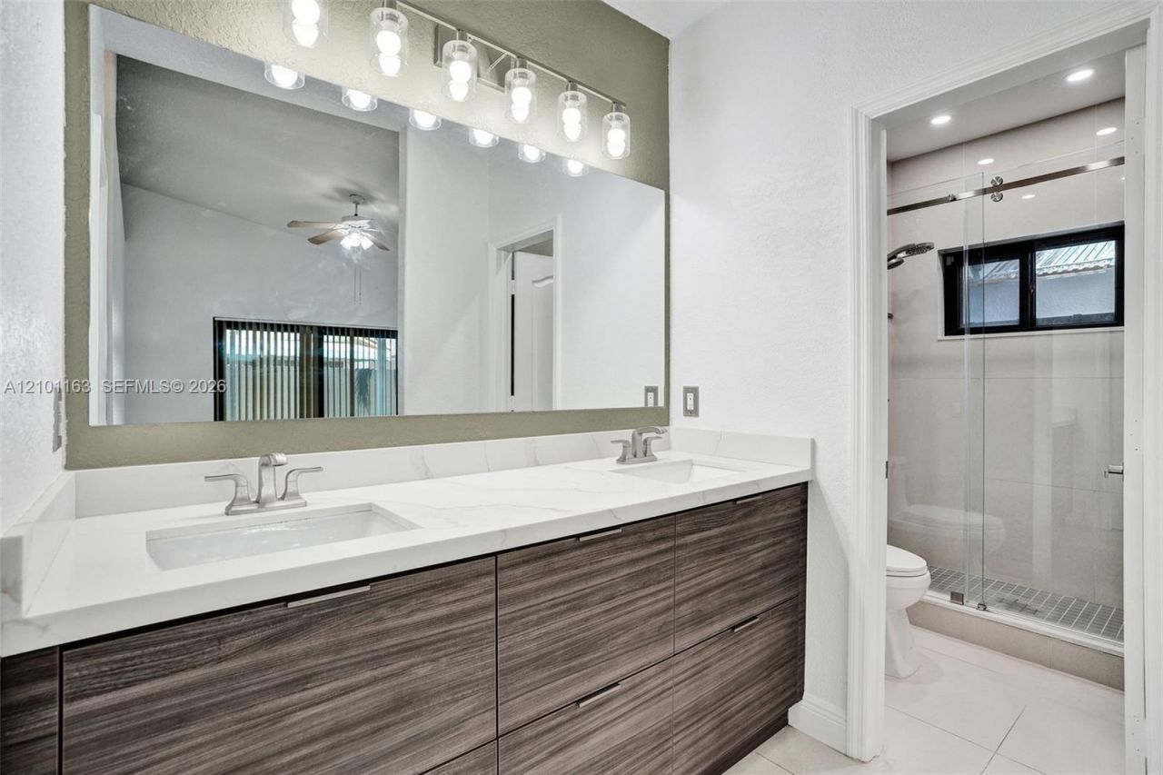 8741 NW 141st Ter , Miami Lakes, FL 33018 Photo