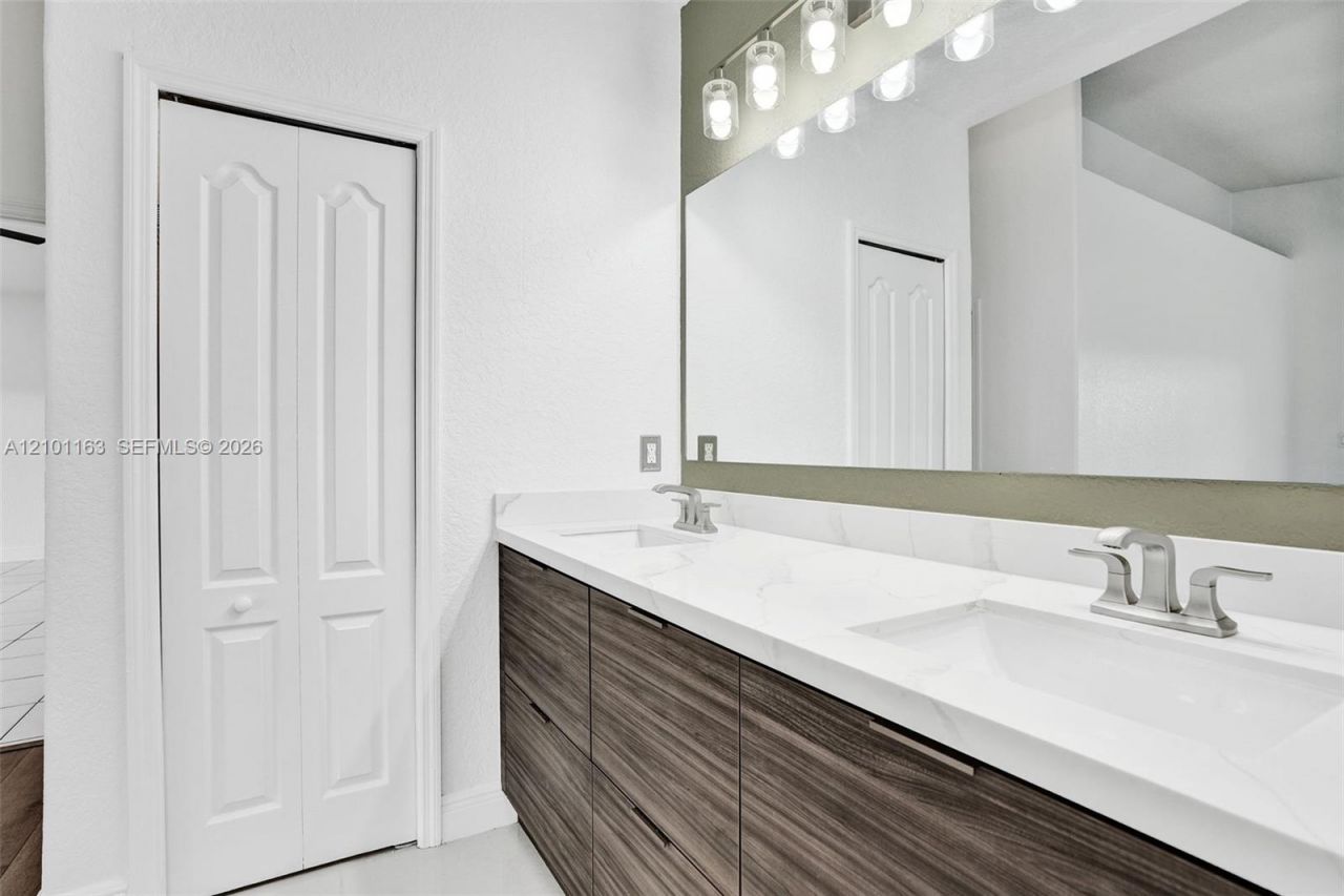 8741 NW 141st Ter , Miami Lakes, FL 33018 Photo