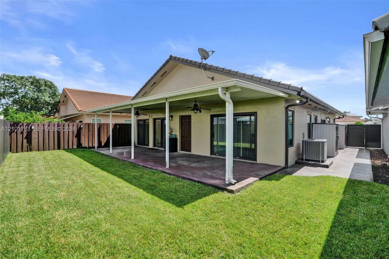 8741 NW 141st Ter , Miami Lakes, FL 33018 Photo