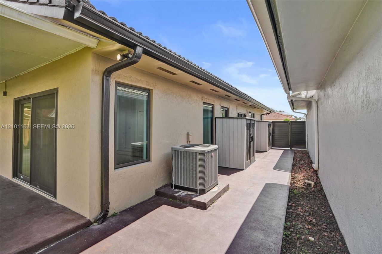 8741 NW 141st Ter , Miami Lakes, FL 33018 Photo