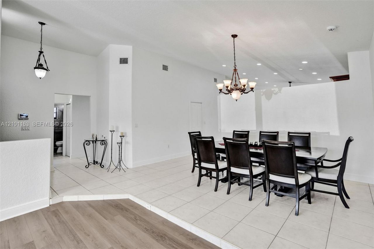 8741 NW 141st Ter , Miami Lakes, FL 33018 Photo