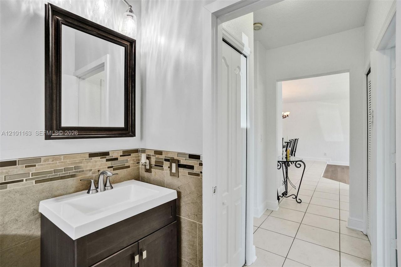 8741 NW 141st Ter , Miami Lakes, FL 33018 Photo